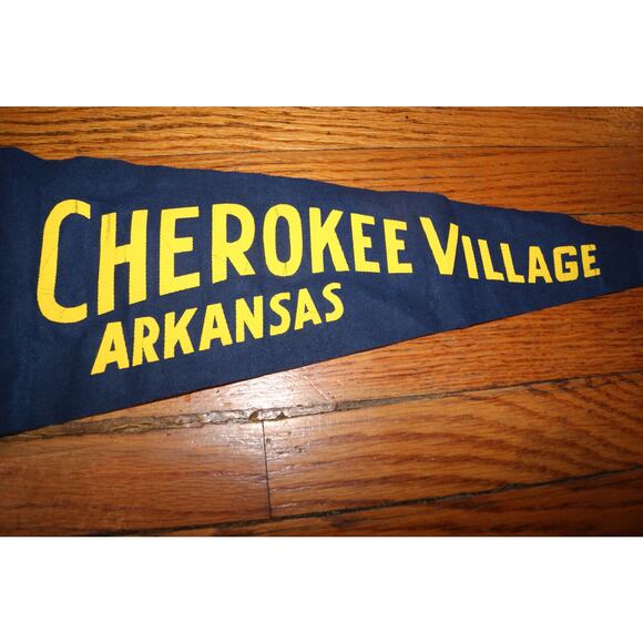 VTG USA Park Souvenir Felt Pennant 27" Cherokee Village Arkansas Indian Chief - Picture 2 of 7